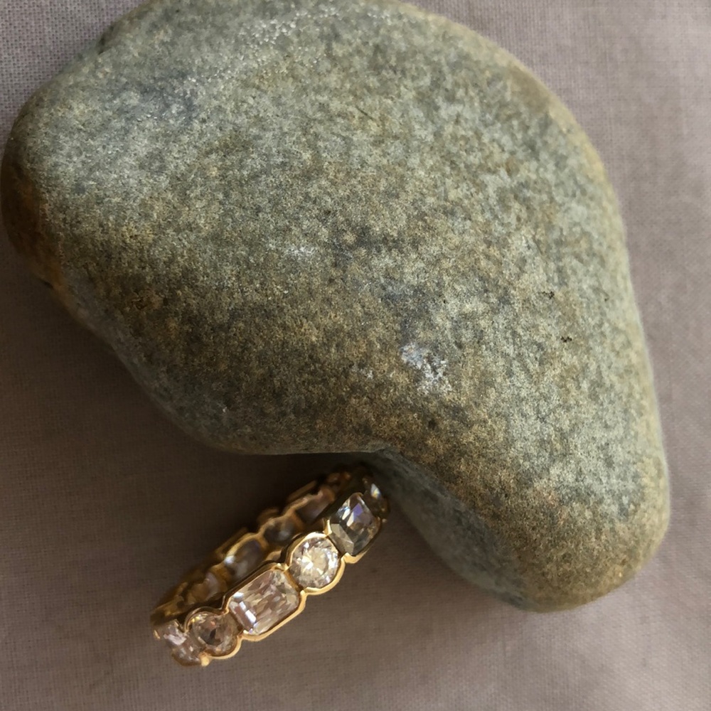 Elegant Gold Eternity Ring - Picture 4 of 4